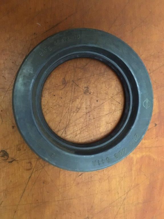 vw-nos-211-405-641-a-wheel-seal